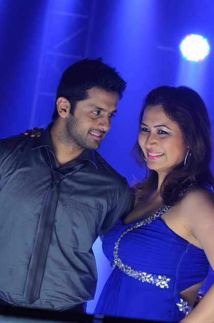 Gunde Jaari Gallanthayyinde